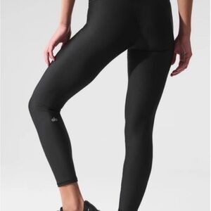 ALO YOGA 7/8 HIGH WAIST BLACK
AIRLIFT LEGGING SZ XS